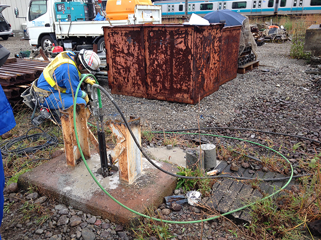 油圧バースター破砕工事