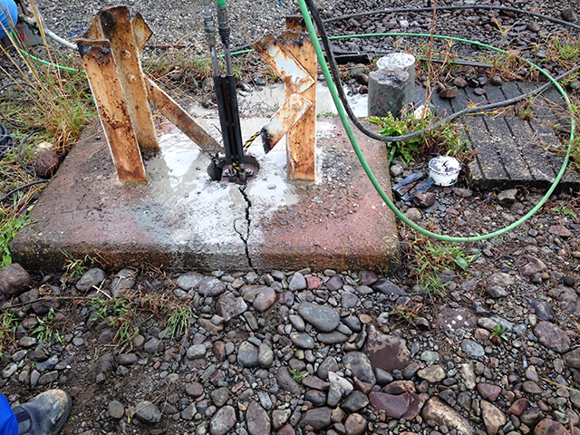 油圧バースター破砕工事