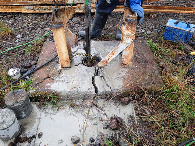 油圧バースター破砕工事